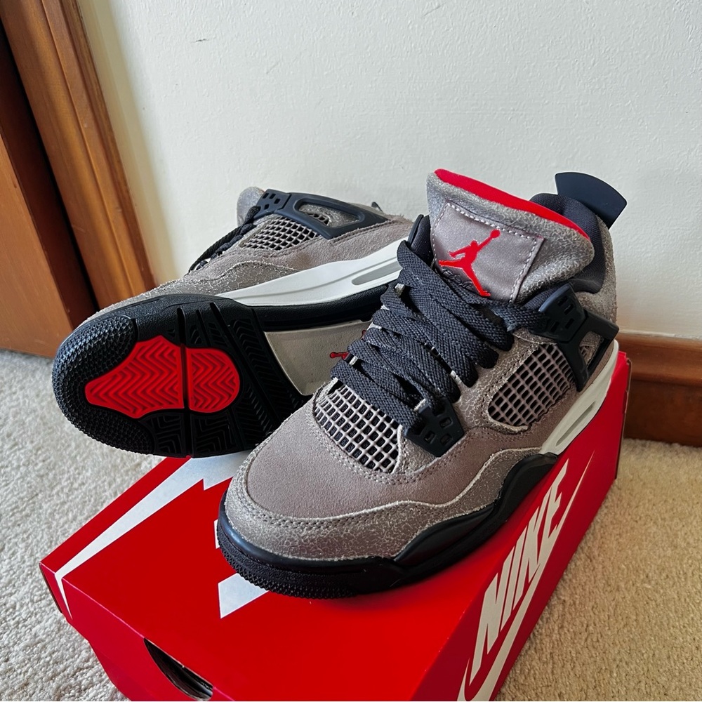 Air Jordan 4 Taupe Haze